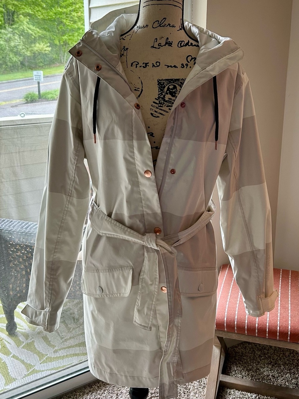 Helly Hansen Pale Gray Striped Hooded rain Jacket with Belt